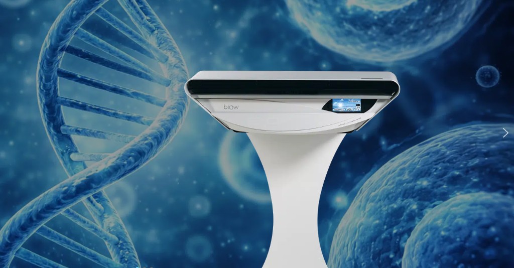 BIOW junto a una representación de ADN, referencia visual de la investigación biológica