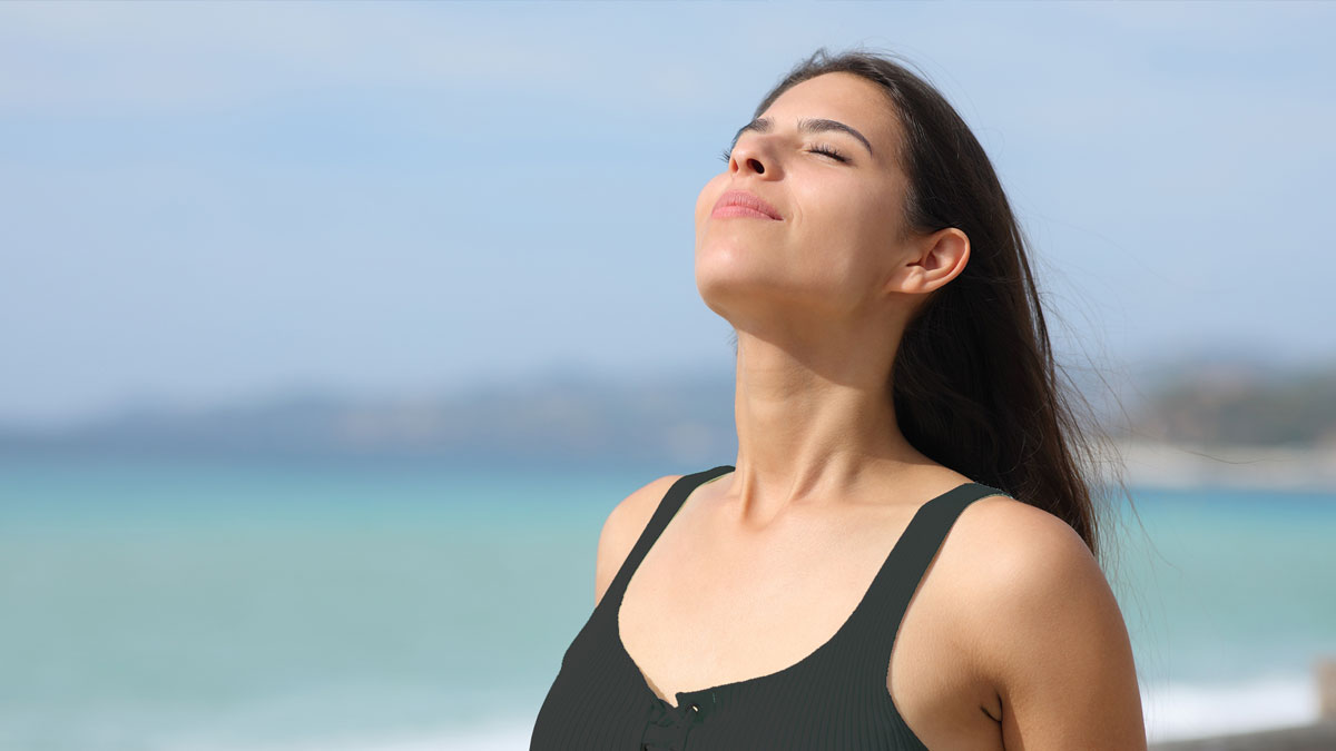 Persona respirando al aire libre, referencia visual de bienestar percibido